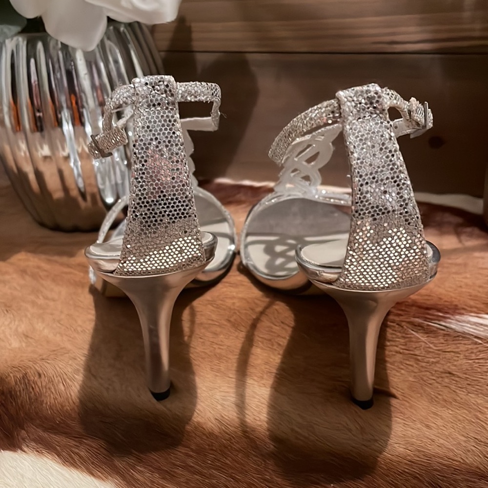 👠New Vintage Pierre Dumas Silver Sparkle Strappy Heels - Picture 5 of 11